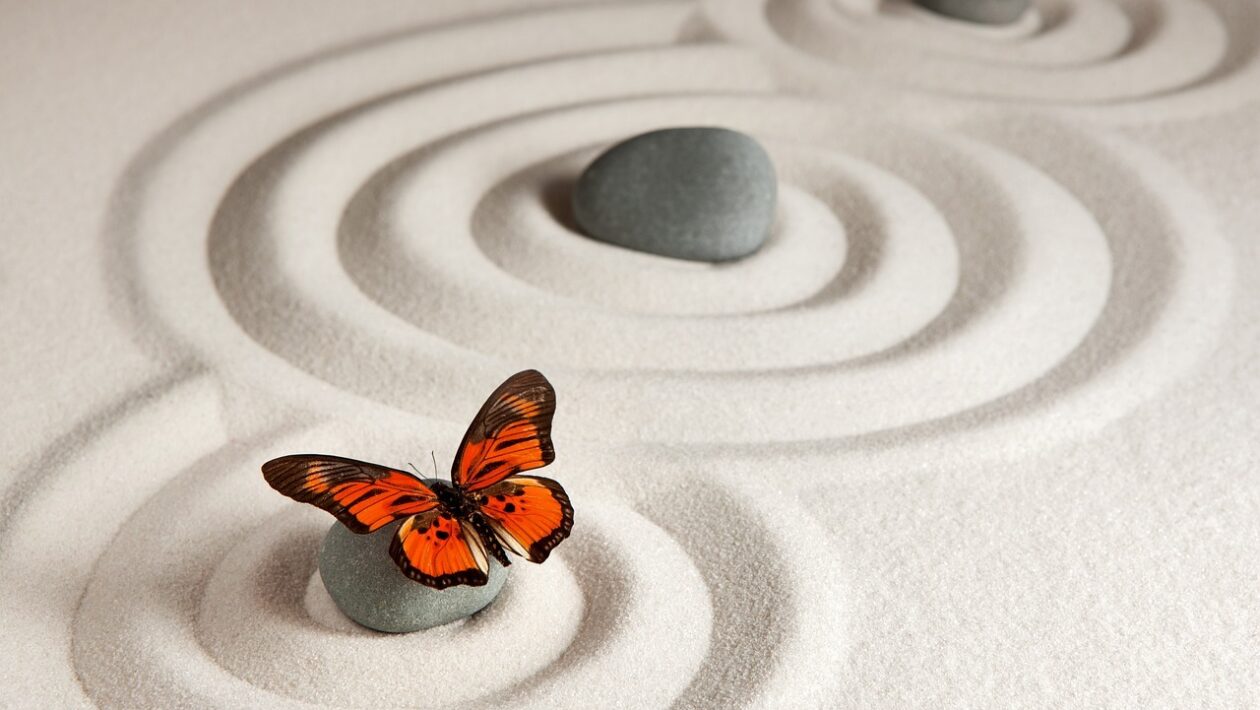 Škálovateľné mesh siete medzi dronmi: Protokoly routingu, self-healing a kooperatívna komunikácia